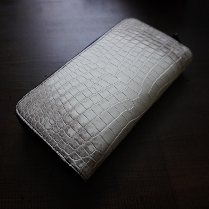 一点物ヒマラヤ・ポロサス/スモールクロコダイル定番ラウンドファスナー長財布の背面
