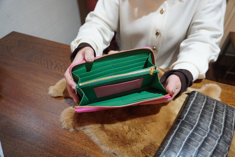 レディース用クロコダイル薄型ラウンドファスナー長財布のカスタムオーダーメイドの内側