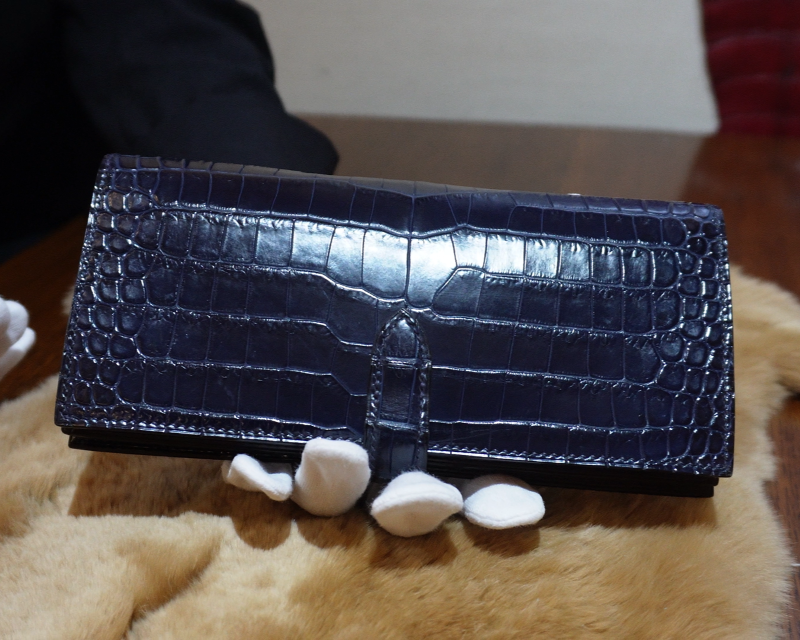 藍染濃紺ポロサスクロコダイル×プラチナ金具100万円収納二つ折り長財布